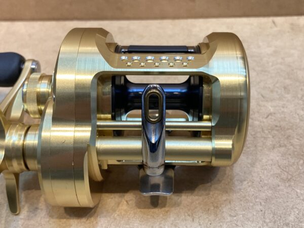 【新品】シマノ 23 カルカッタコンクエスト MD 400 XG - 画像 (6)